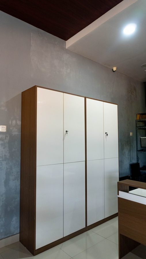 Lemari pakaian UPVC dua pintu